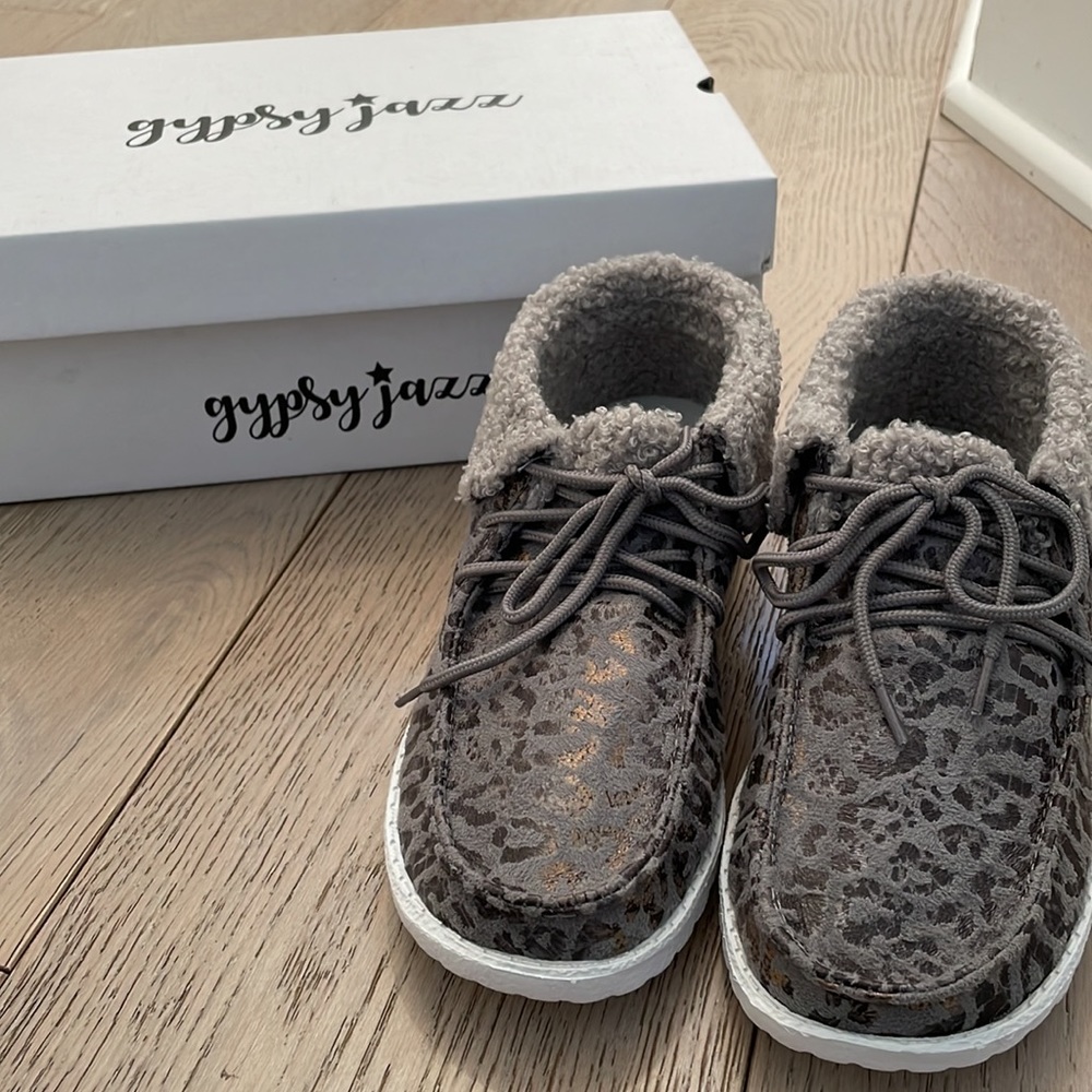 Slippers - Picture 2 of 5